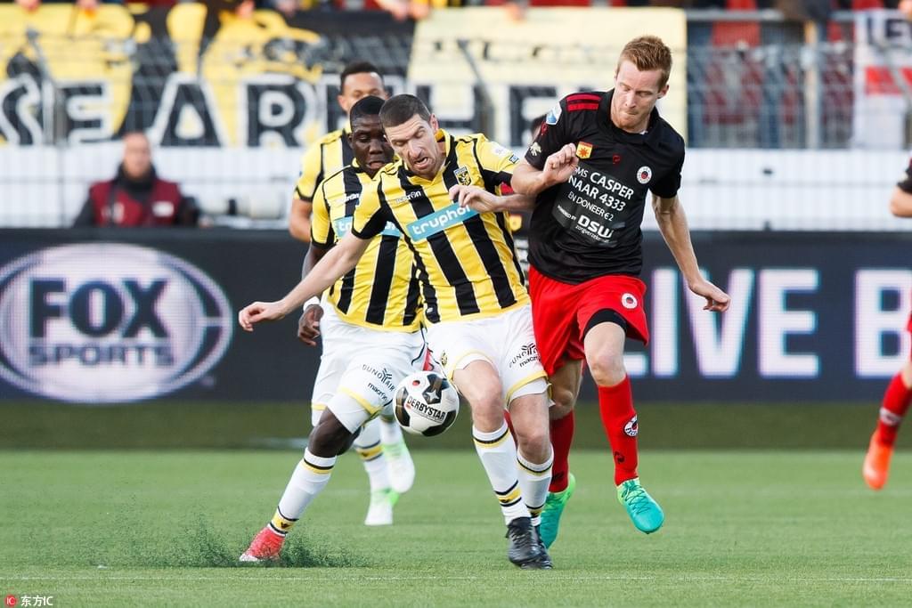 而是绿茵如 而是绿茵如